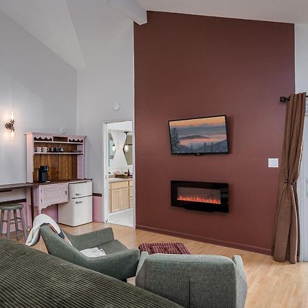 The Mountain Den Apartment Squamish Bagian luar foto