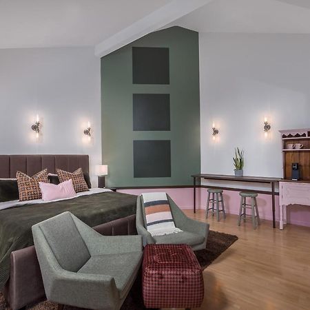 The Mountain Den Apartment Squamish Bagian luar foto