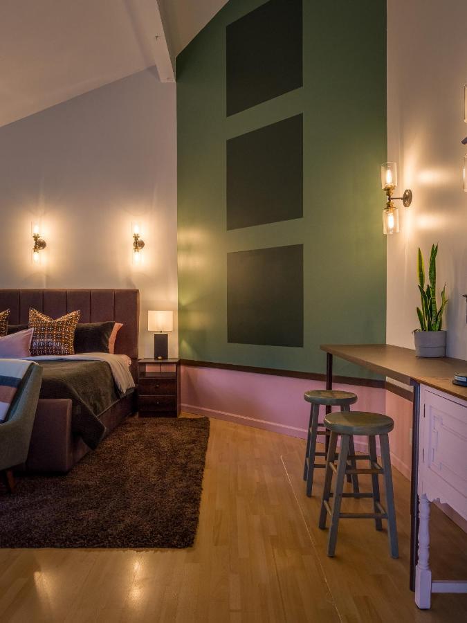 The Mountain Den Apartment Squamish Bagian luar foto