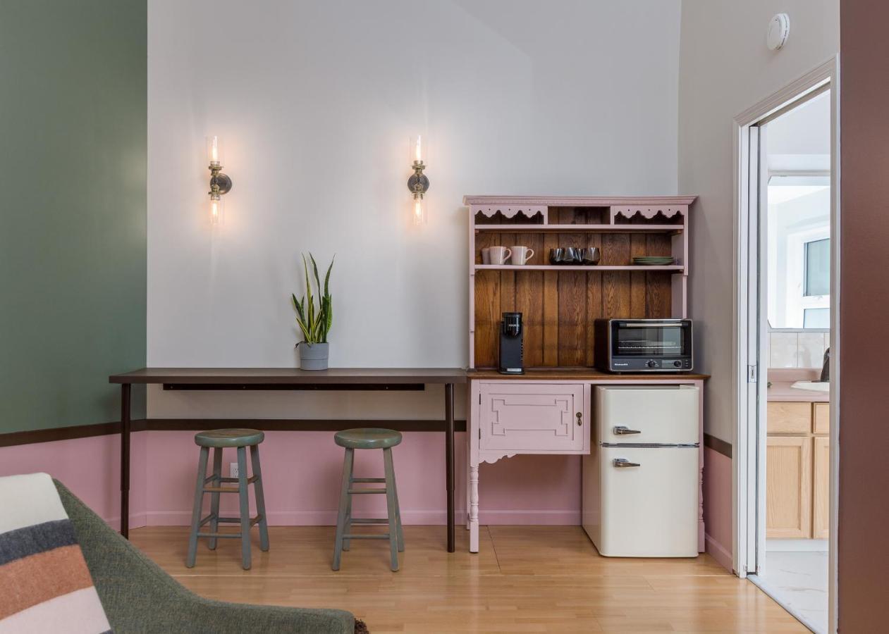 The Mountain Den Apartment Squamish Bagian luar foto