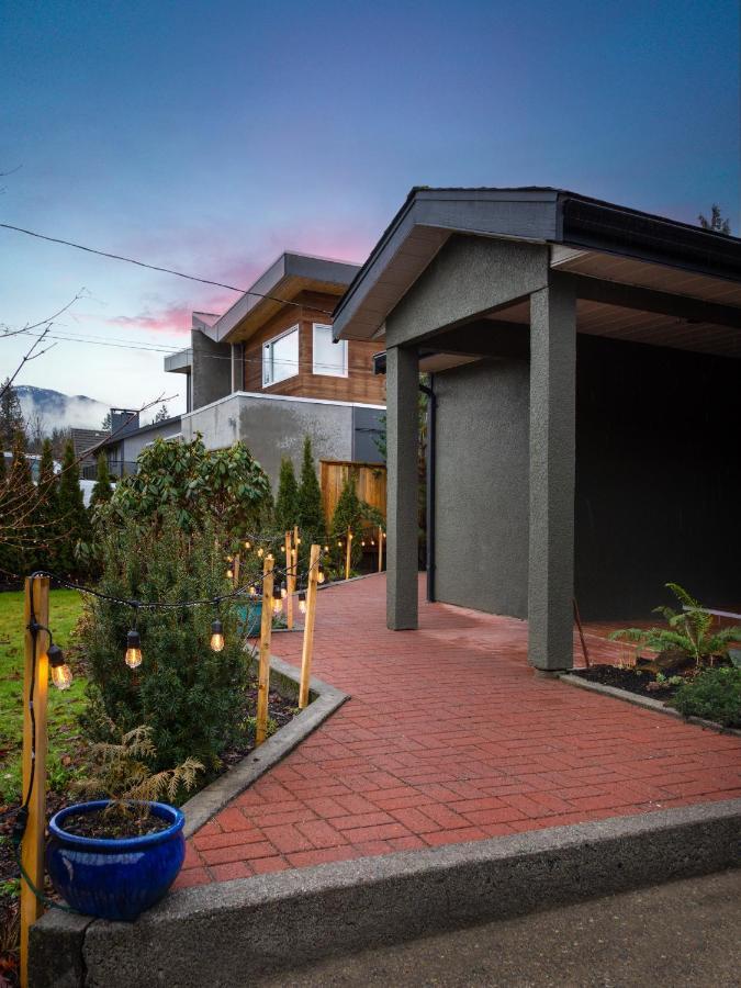 The Mountain Den Apartment Squamish Bagian luar foto