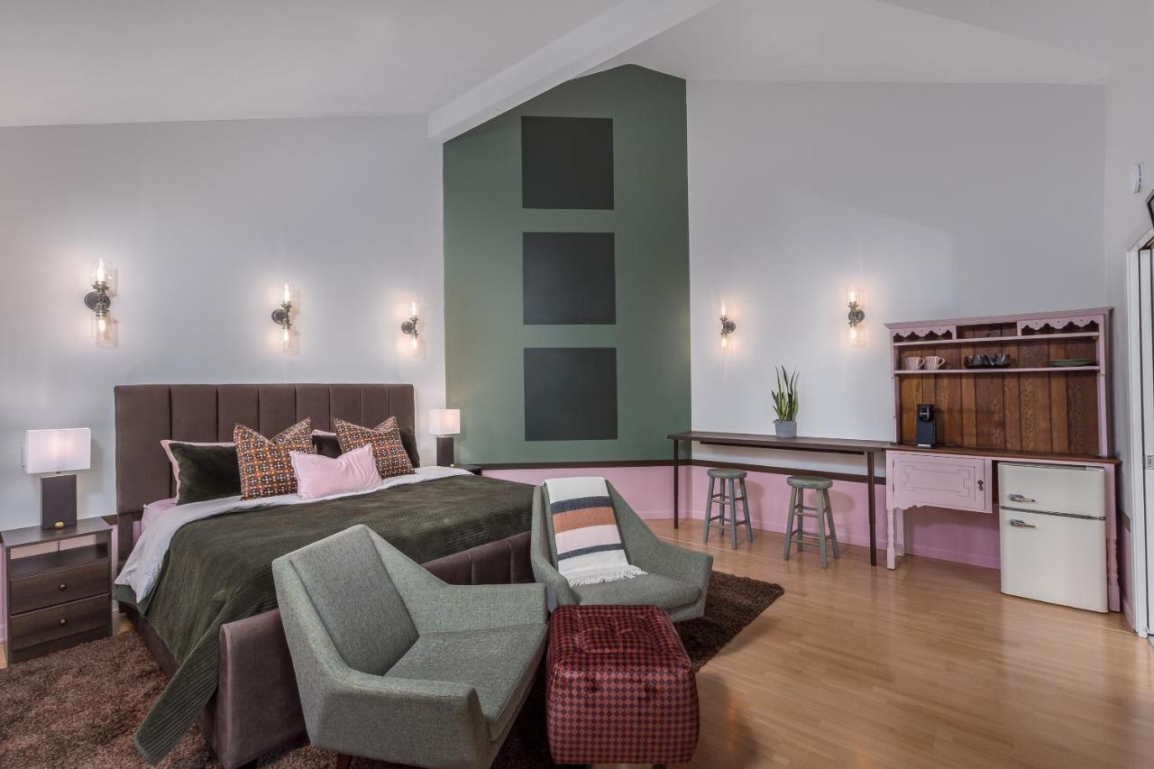 The Mountain Den Apartment Squamish Bagian luar foto